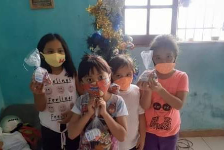 Niños de Hunucmá fueron visitados por Santa Claus