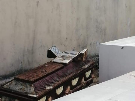 Temor e indignación en Buctzotz por féretros al aire libre en el Cementerio