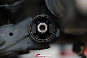 【 ZRR80 保養+升級】部車年份同公里有返咁上下。最大損耗品係頭雞髀 + 後邊尾擔杯士。做保養的時候可以順便升級強化 HARDRACE 頭雞髀 ! 做完之後行車會更加明顯舒服好多!