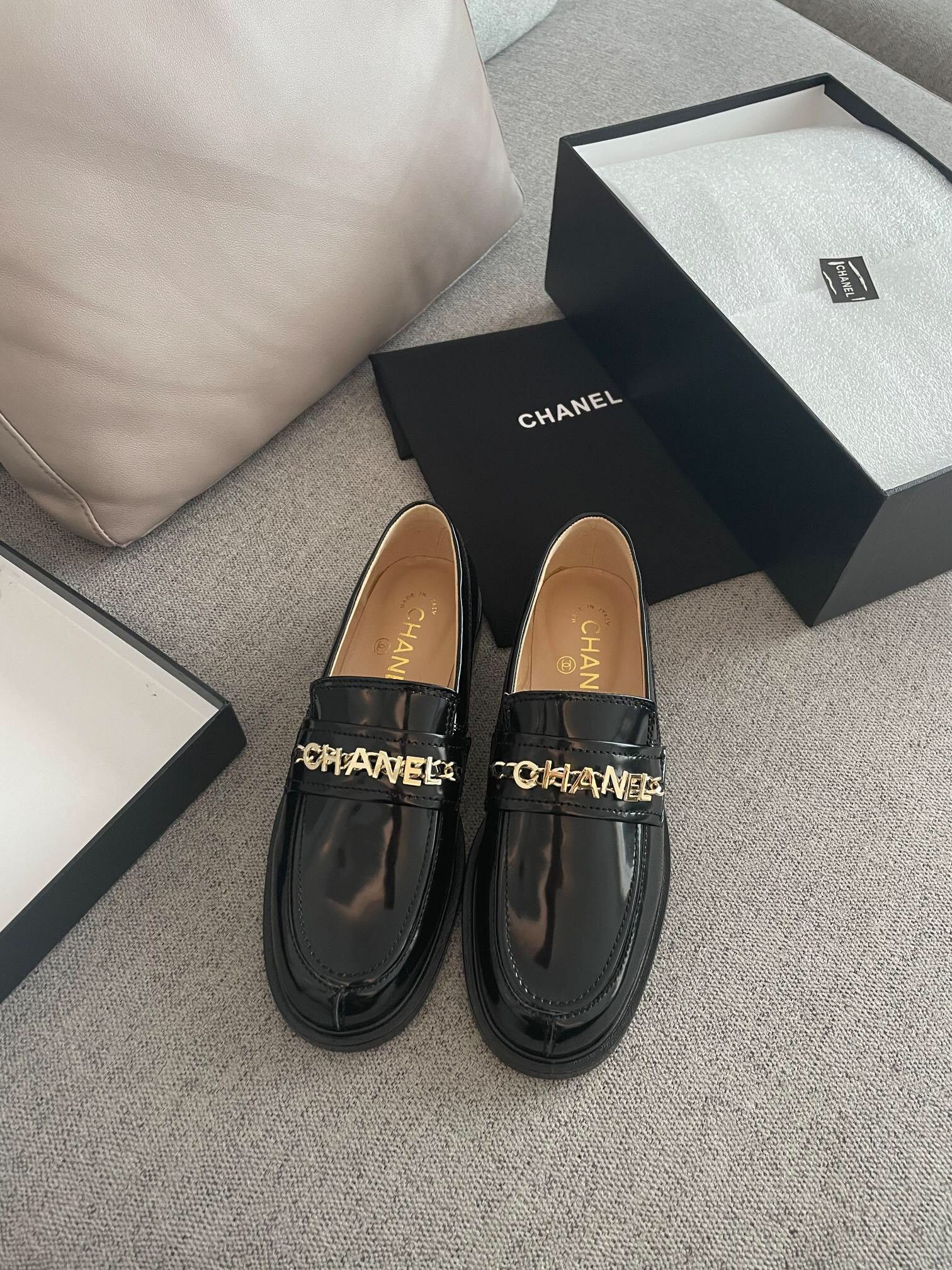 CHANEL LOGO LOAFER