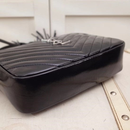 섬네일: SAINT LAURENT LOULOU CAMERA BAG