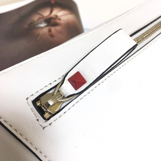 섬네일: VALENTINO HIPSACK
