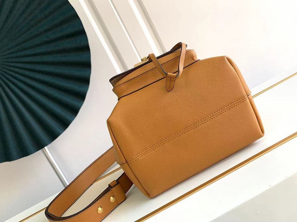 섬네일: LOUIS VUITTON LOCKME BUCKET BAG
