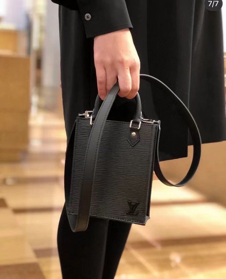 섬네일: LOUIS VUITTON PETIT SAC PLAT EPI LEATHER