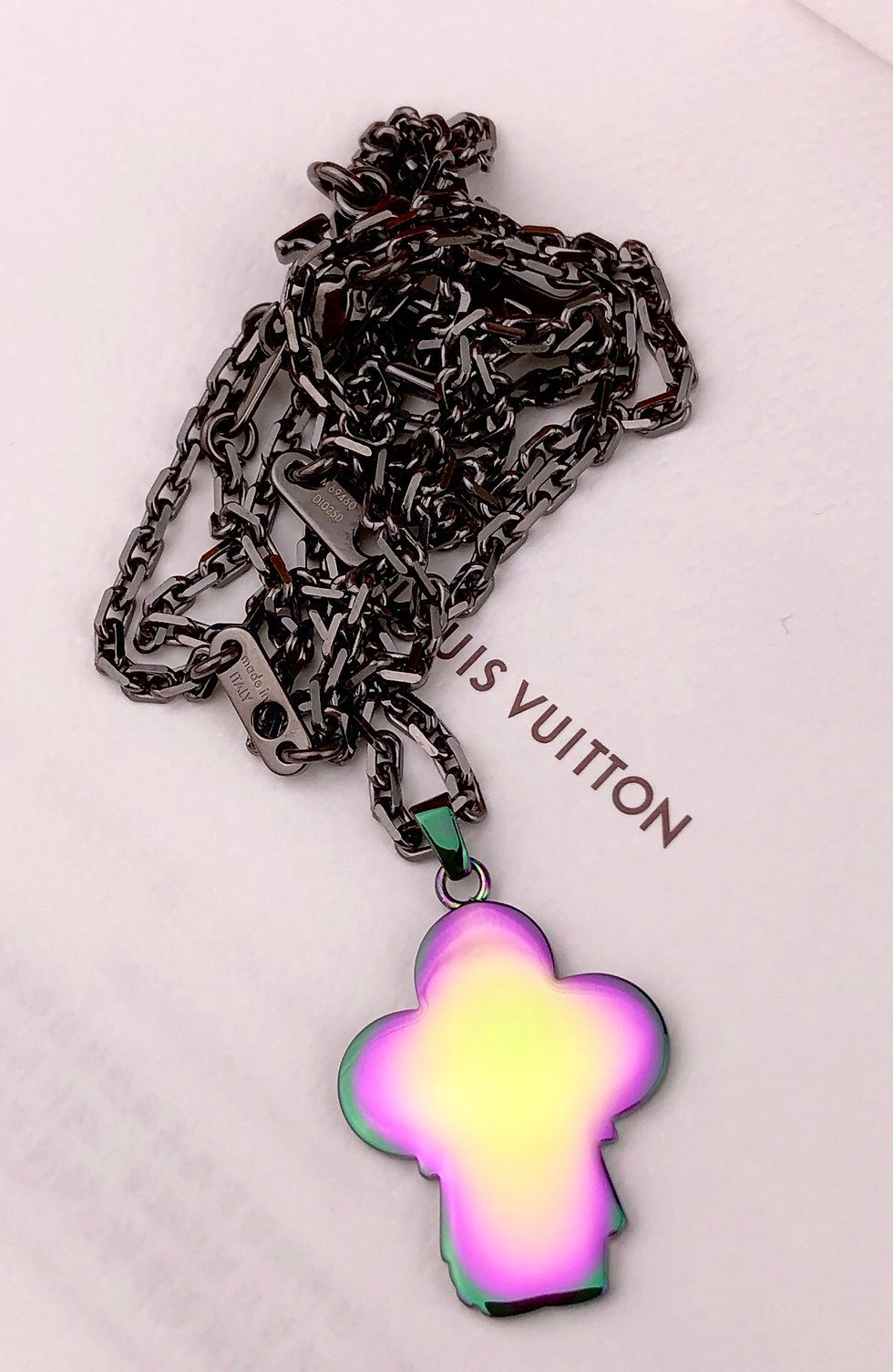 섬네일: LOUIS VUITTON VIRGIL ABLOH NECKLACE VIVIENNE