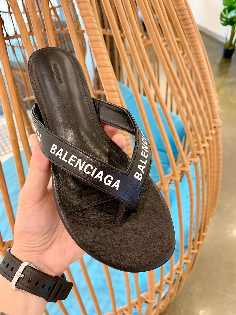 섬네일: BALENCIAGA FLIP FLOP