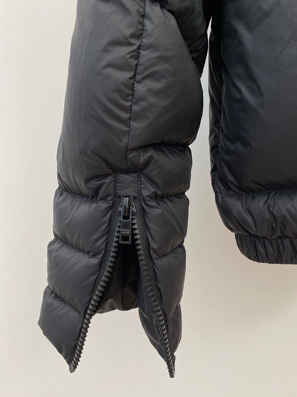 섬네일: PRADA PADDING