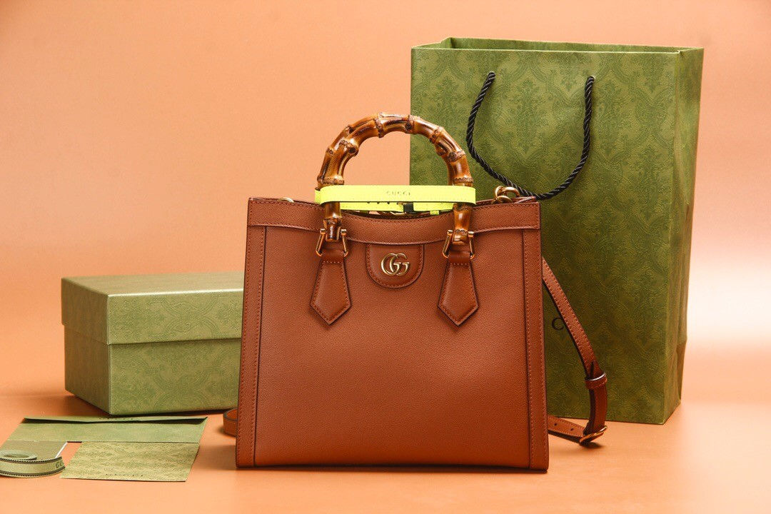 구찌 다이애나 스몰 토트백 카프스킨(27CM)