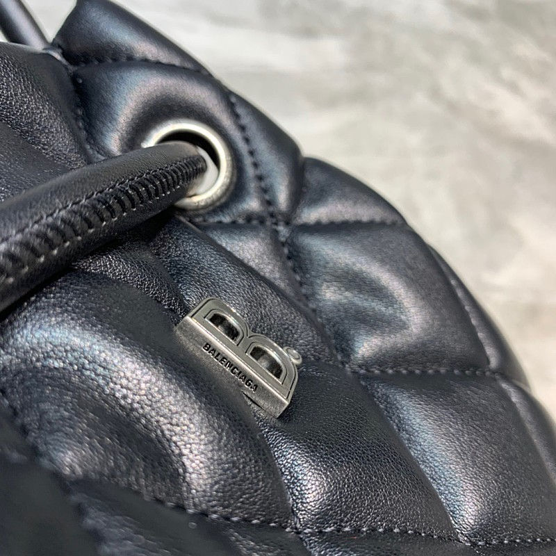 섬네일: BALENCIAGA BUCKET BAG(21)