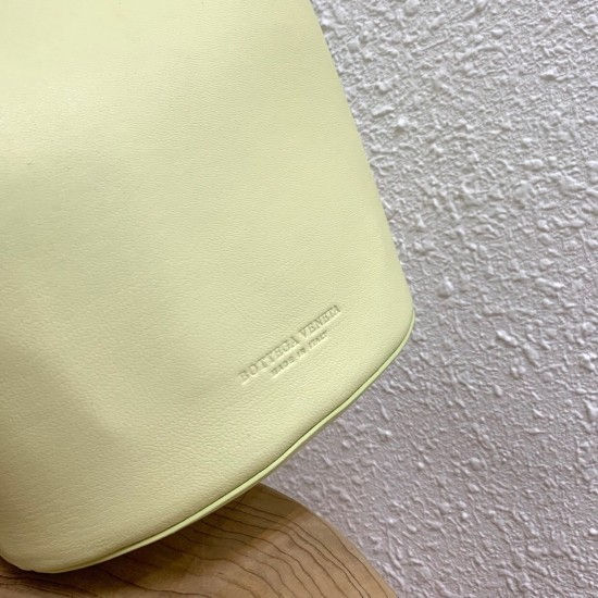 섬네일: BOTTEGA VENETA DROP BAG CALFSKIN