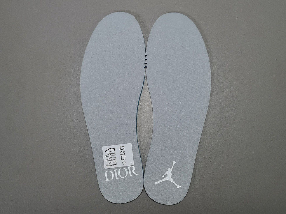 섬네일: DIOR X AIR JORDAN 1 LOW [X] 뉴버전