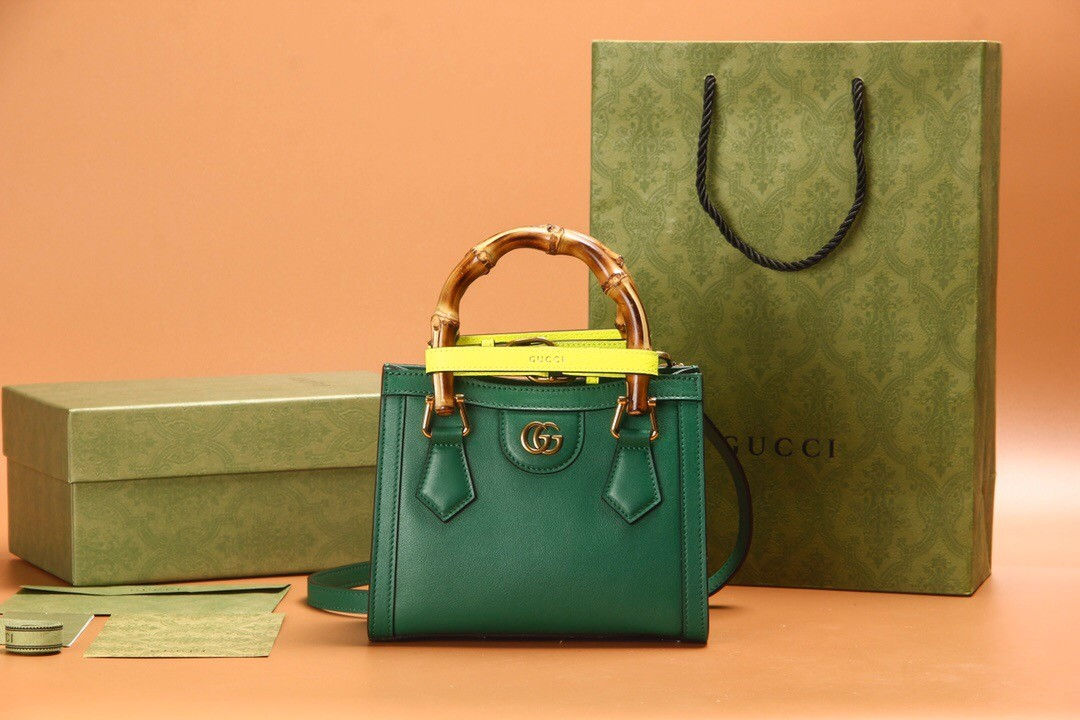 구찌 다이애나 미니 토트백 카프스킨 (20CM)