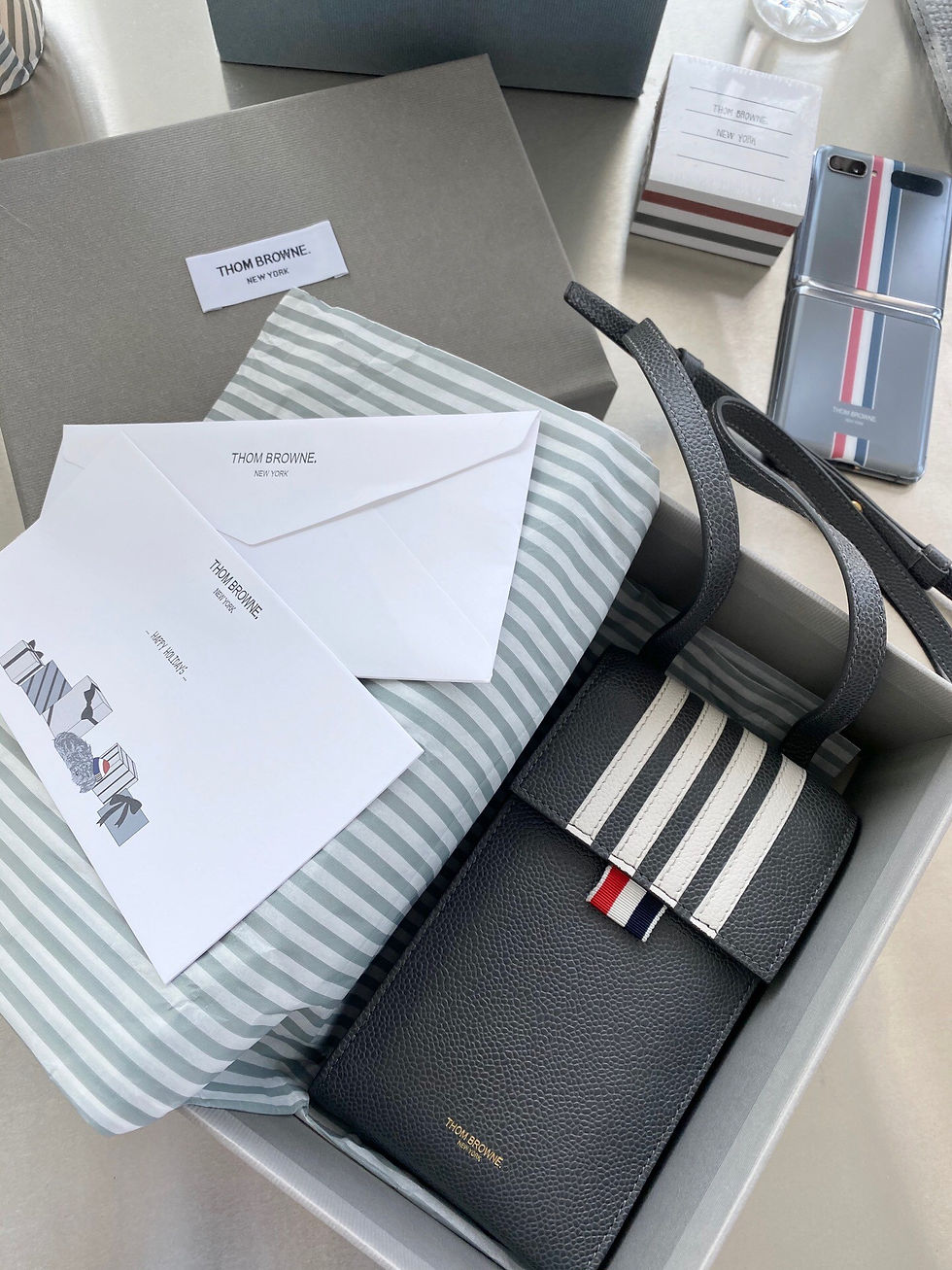 섬네일: THOM BROWNE PHONE HOLDER BAG(GREY, BLACK)