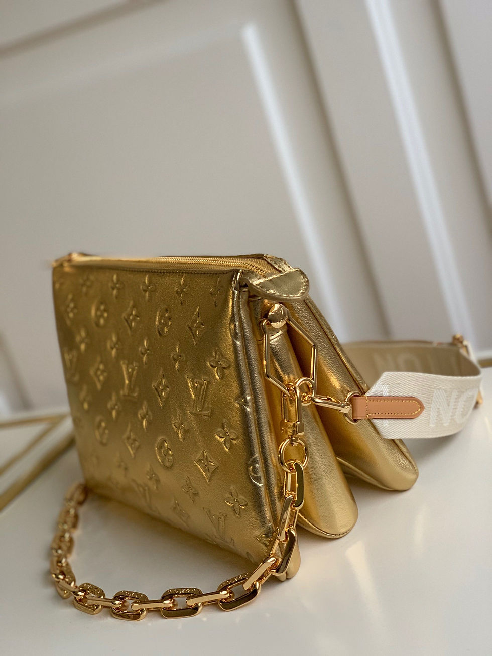 섬네일: LOUIS VUITTON COUSSIN BAG