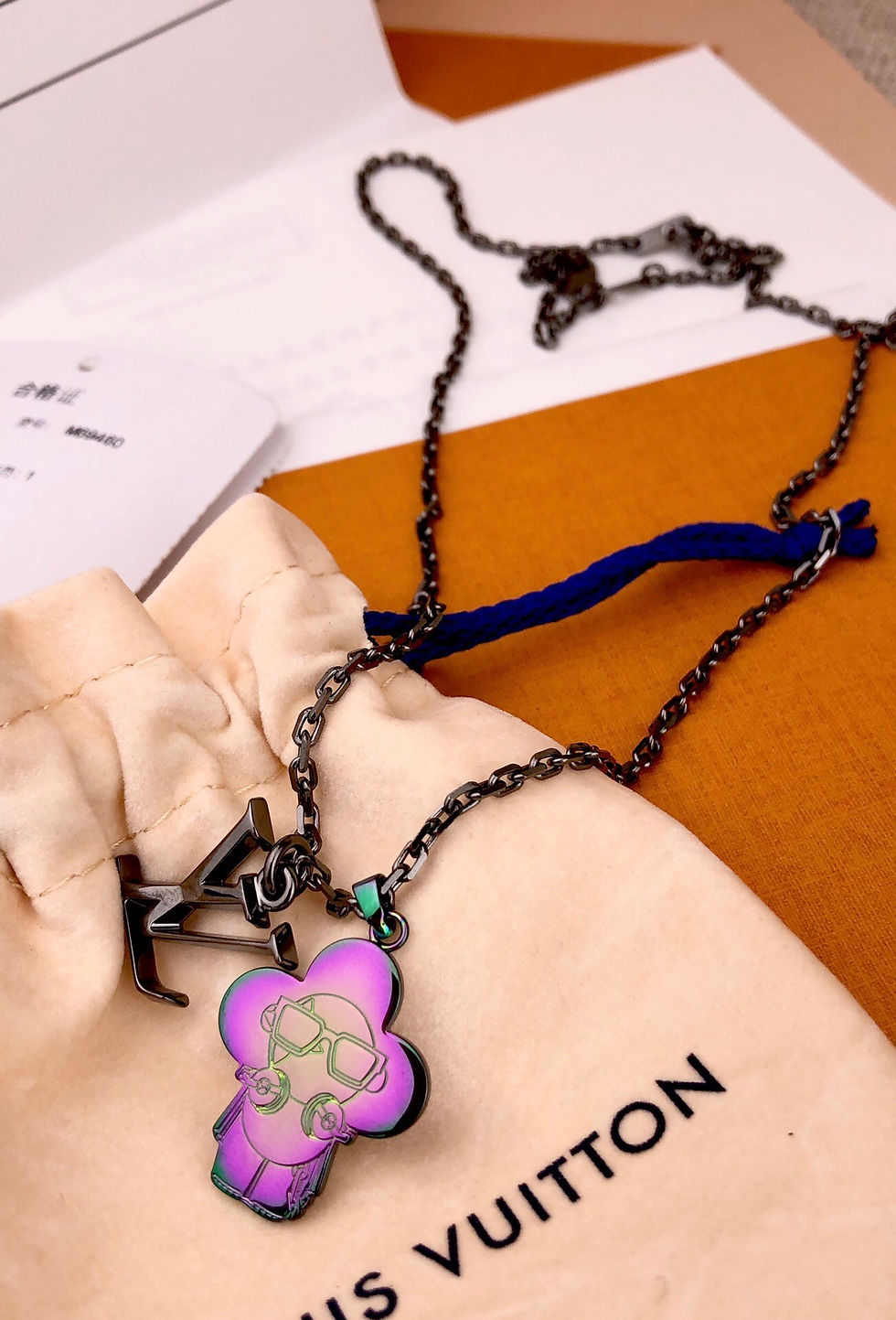 섬네일: LOUIS VUITTON VIRGIL ABLOH NECKLACE VIVIENNE