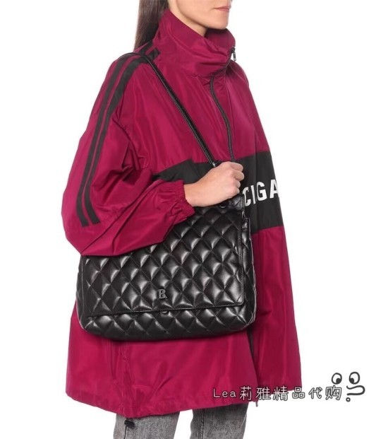 섬네일: BALENCIAGA B LOGO QUILTING SHOULDER BAG MEDIUM