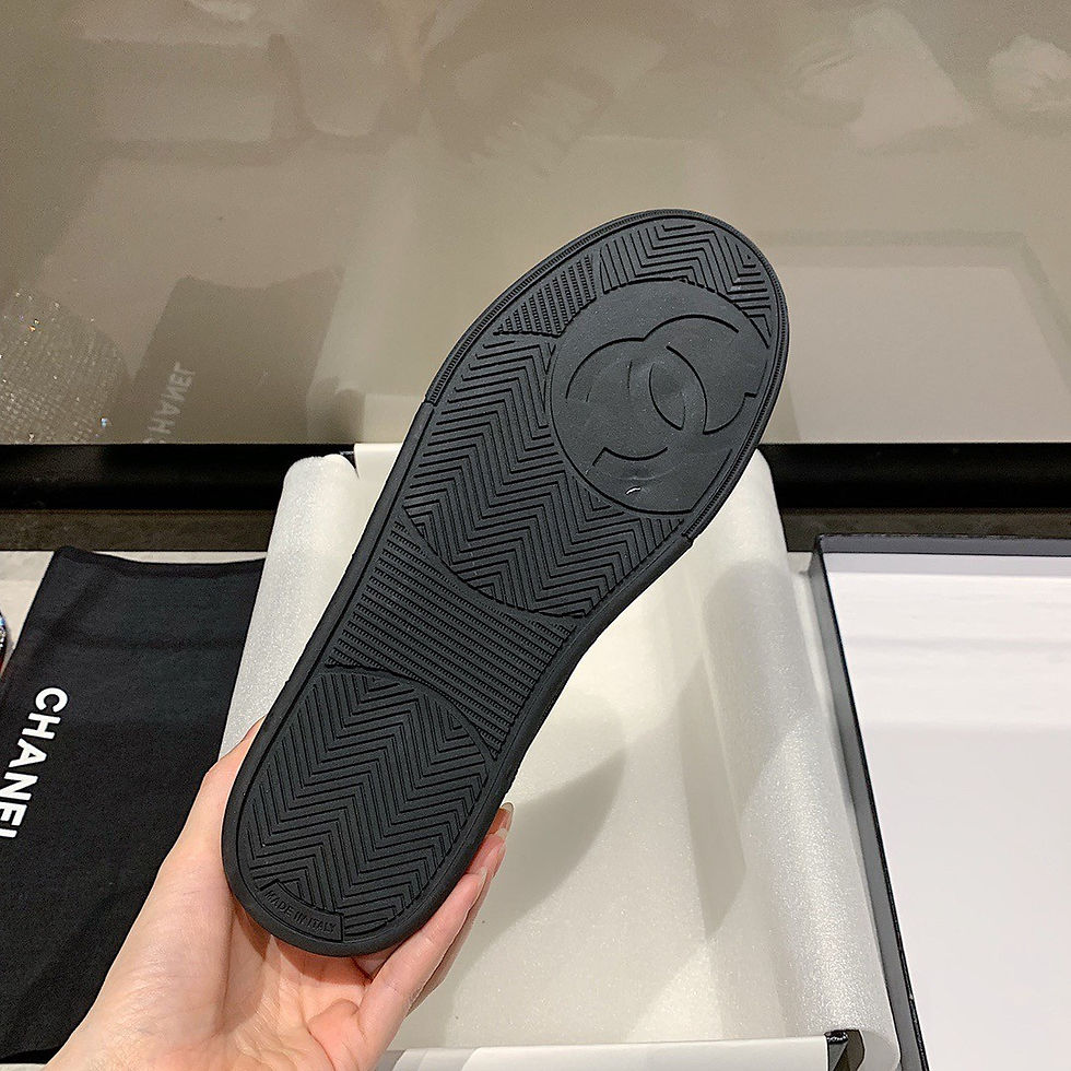섬네일: CHANEL TENNIS SNEAKERS