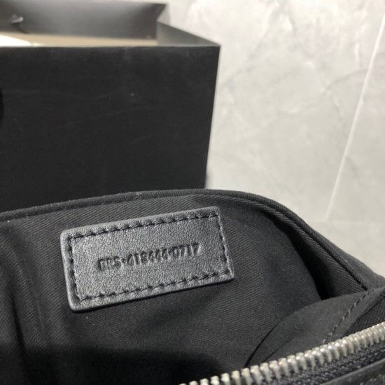 섬네일: SAINT LAURENT MONOGRAM CLUTCH(30)