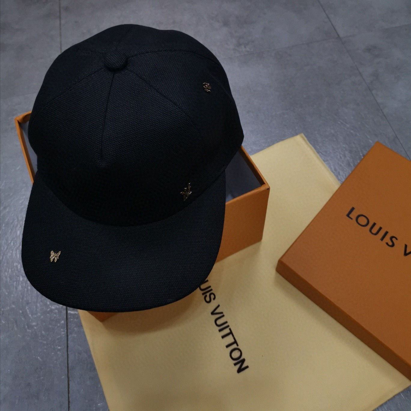 LOUIS VUITTON TWIG SNAPBACK