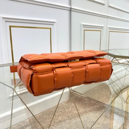 섬네일: BOTTEGA VENETA CASSETTE PADDING BAG CALFSKIN