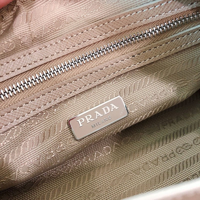 섬네일: PRADA 1BB846 POCONO TOP HANDLE BAG
