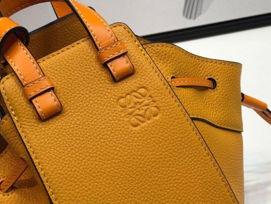 섬네일: LOEWE HAMMOCK BAG