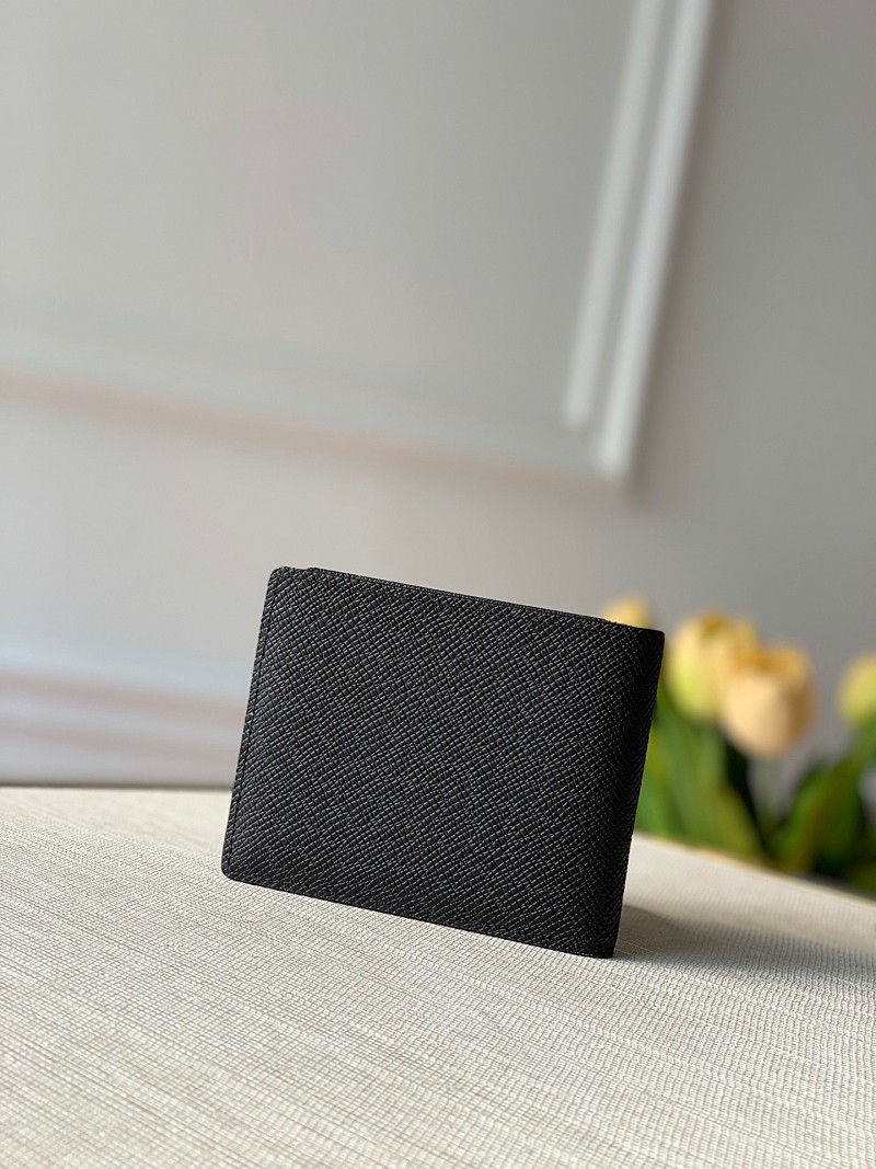 섬네일: LOUIS VUITTON TAIGA HALF WALLET
