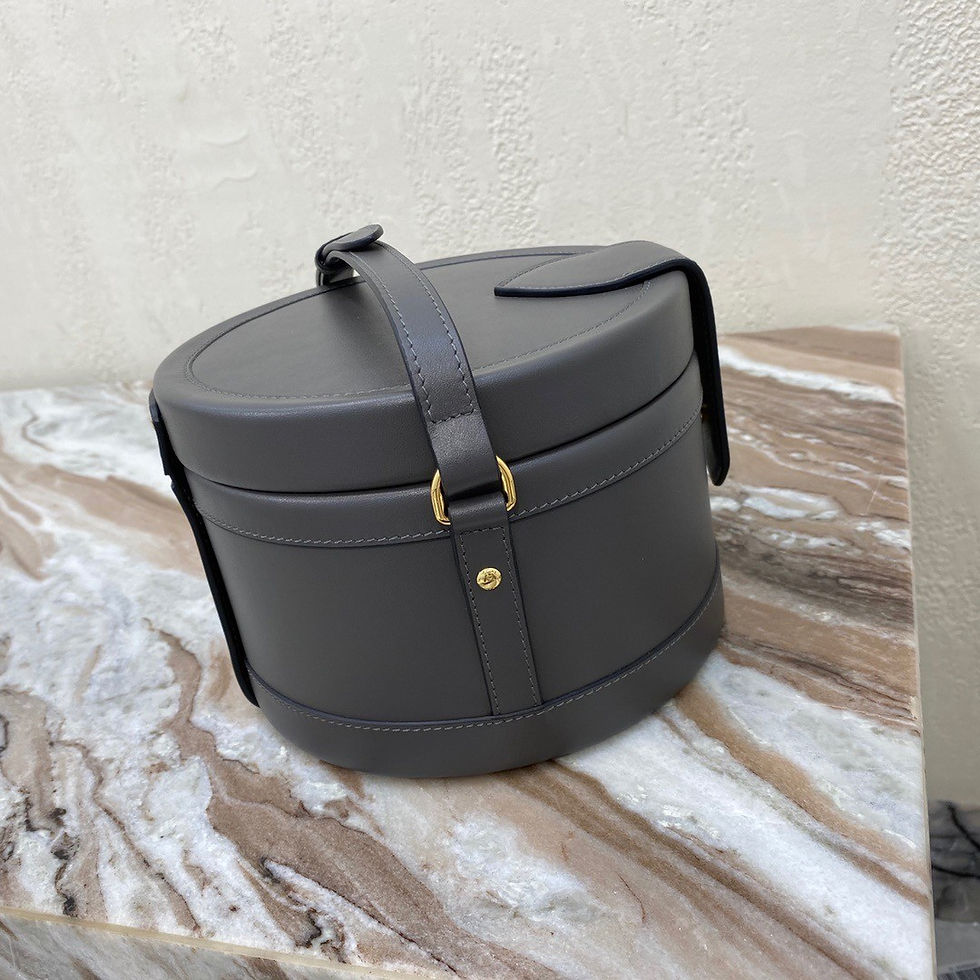 섬네일: CELINE TAMBOUR BAG