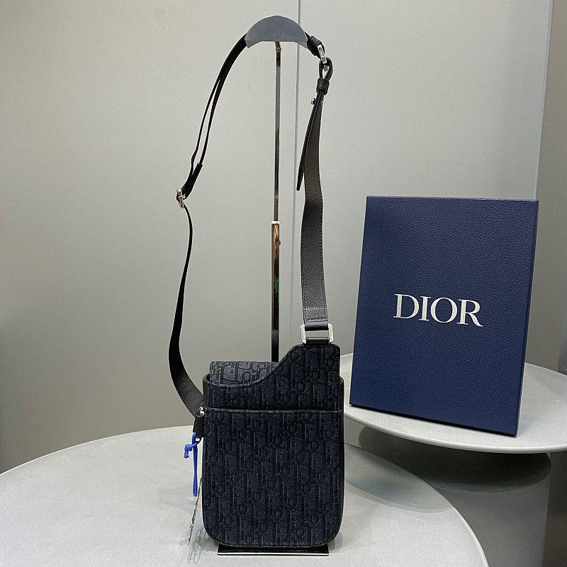 섬네일: DIOR X STUSSY SADDLE POUCH BAG