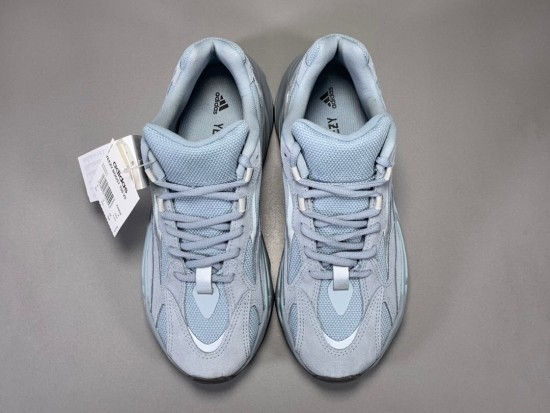 섬네일: YEEZY BOOST 700 V2 HOSPITAL BLUE [OG]