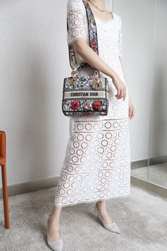 섬네일: 디올 레이디 디 라이트백 여왕샵 (24CM)