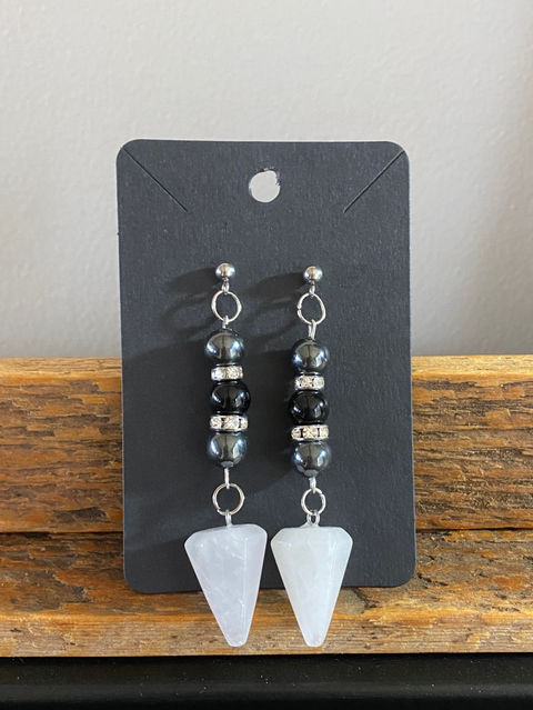 DDCWSB23413e White Triangle 3 Beads $15.JPEG