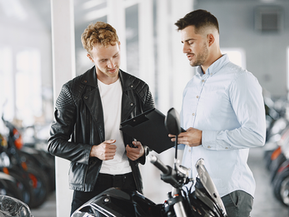 Vai comprar sua primeira moto? Confira as dicas