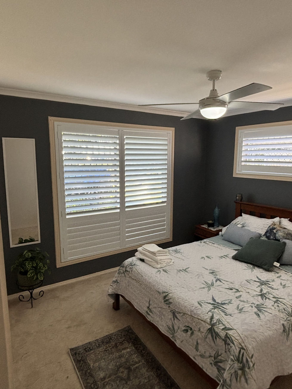 classic hinge sytem plantation shutter