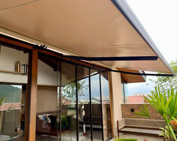 Toldo Articulado Motorizado - Praia Brava