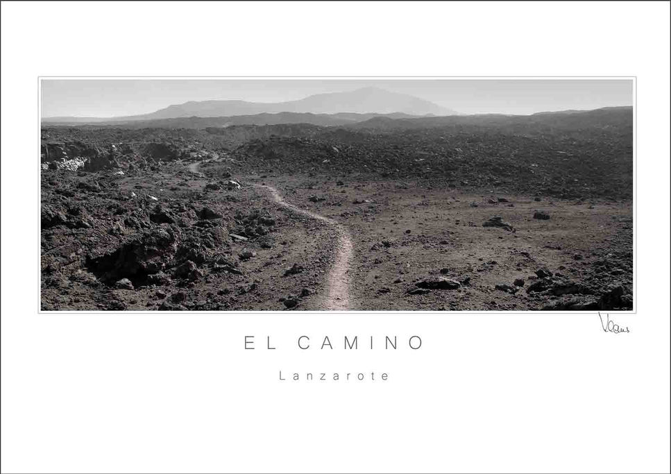 Lanzarote Spanien
Parque National de Timanfaya

Ein schmaler Pfad führt durch die Lavawüste der Westküste zwischen Tenesar und El Golfo. Nur scharfes Lavagestein. Keinerlei Vegetation.

Es ist ein eindrückliches Erlebnis, hier zu wandern. Schwarzes scharfkantiges Lavagestein vom Weg bis zum Horizont. Keinerlei Vegetation konnte sich hier ausbreiten. Ein Muss für Menschen, die die Wüste lieben.