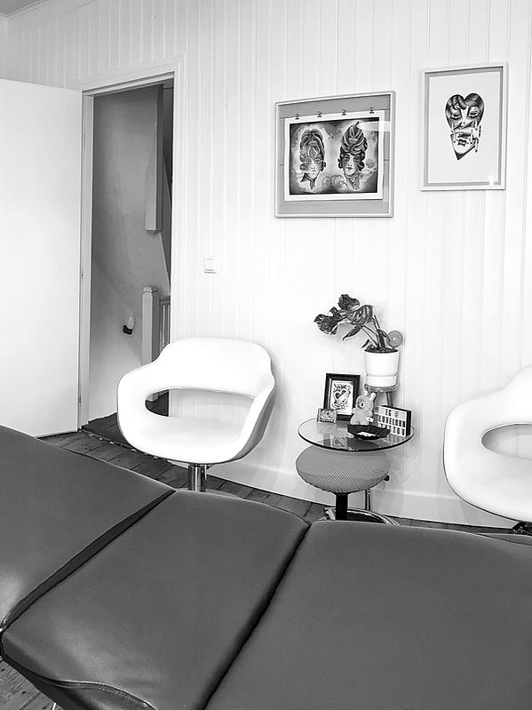 Lovelorn Tattoo Amsterdam Private Tattoo Studio interior BWS12 .jpeg