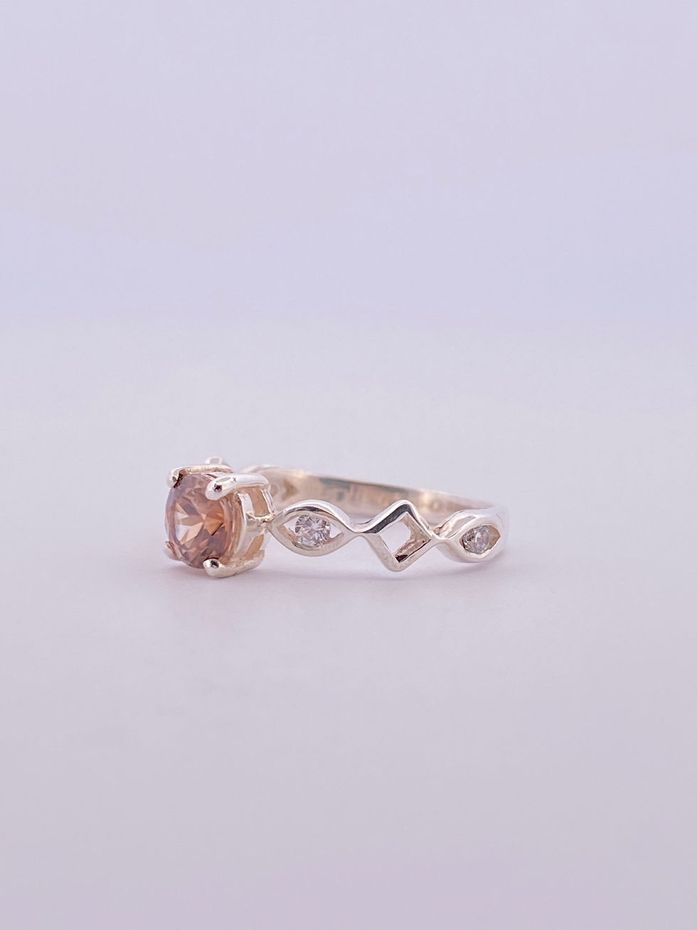 Miniatura: Anillo con Zircon 