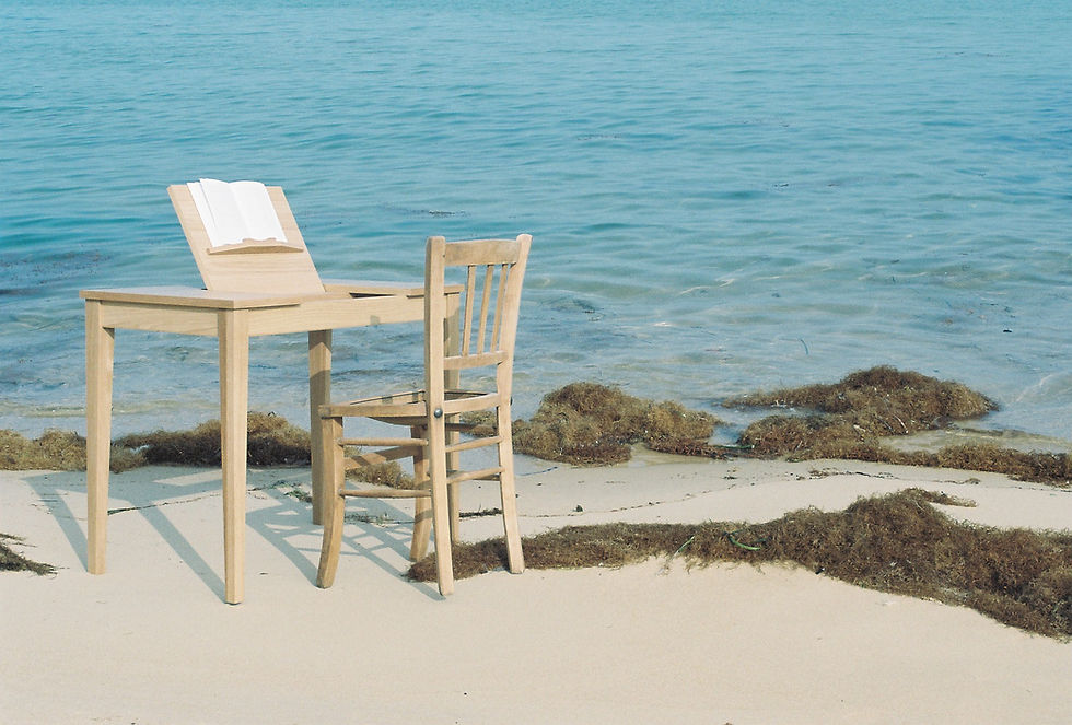 サムネイル： 書見台がついたデスク