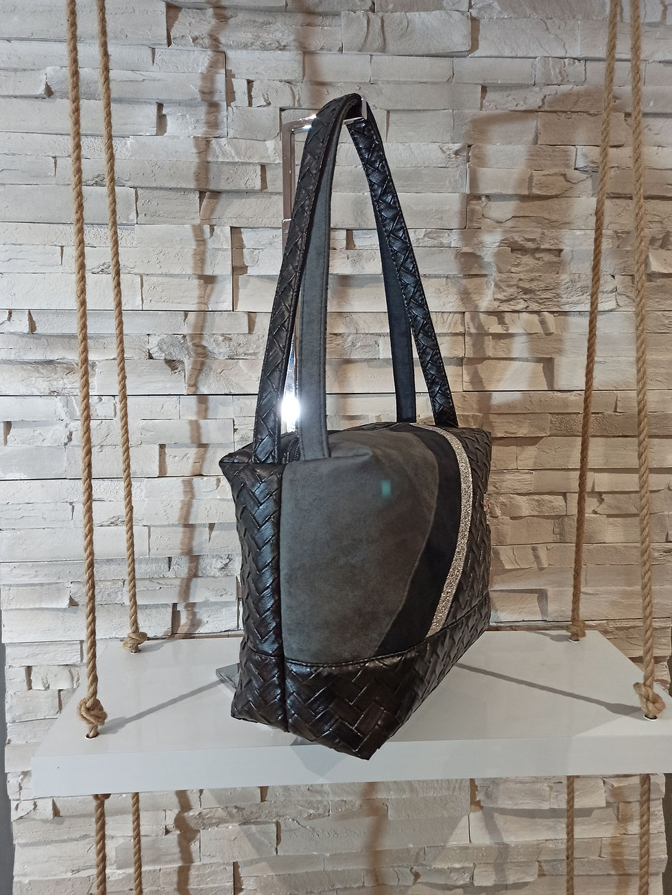 Miniature : Sac à main modèle "Alexandra" noir tressé et gris