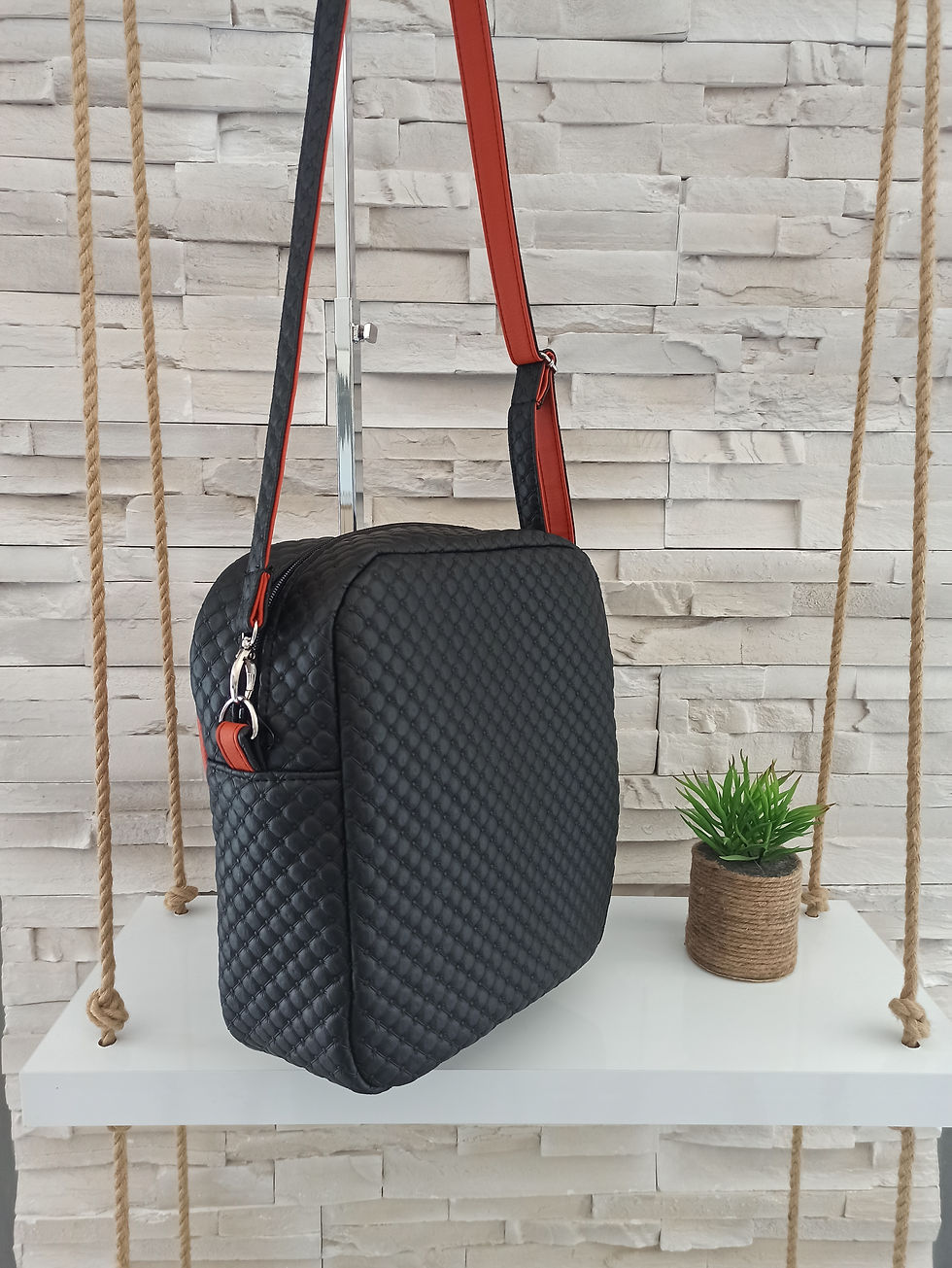 Miniature : Sac à main - Sacoche modèle "Huinaha " noir et rouille