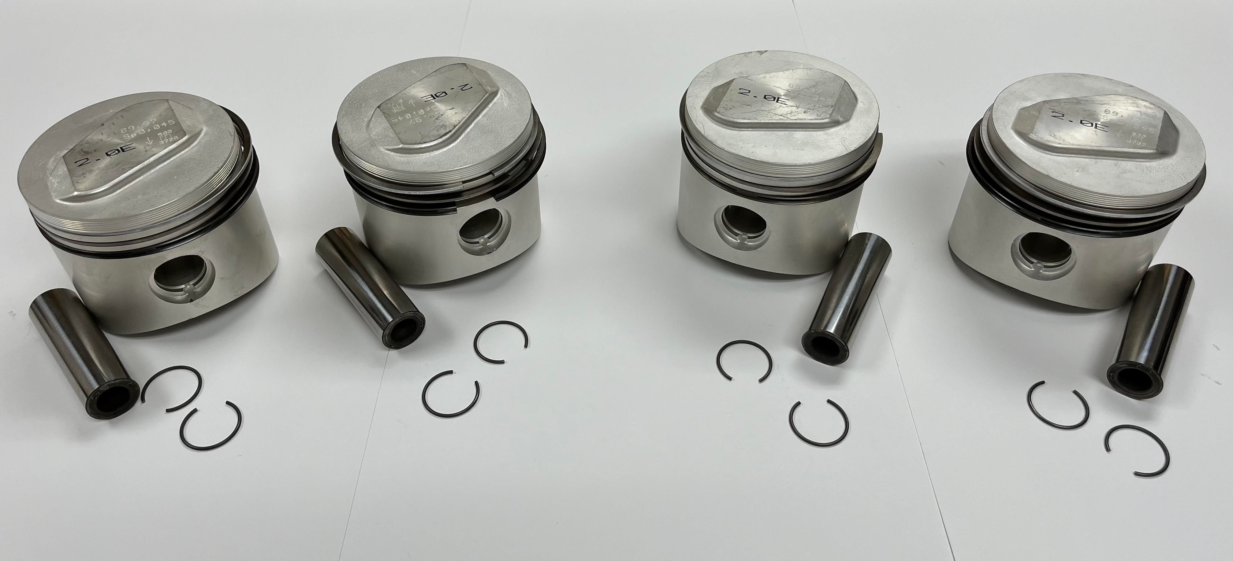 10:1 Mahle Piston SET (4) For 121 / 121TI Head