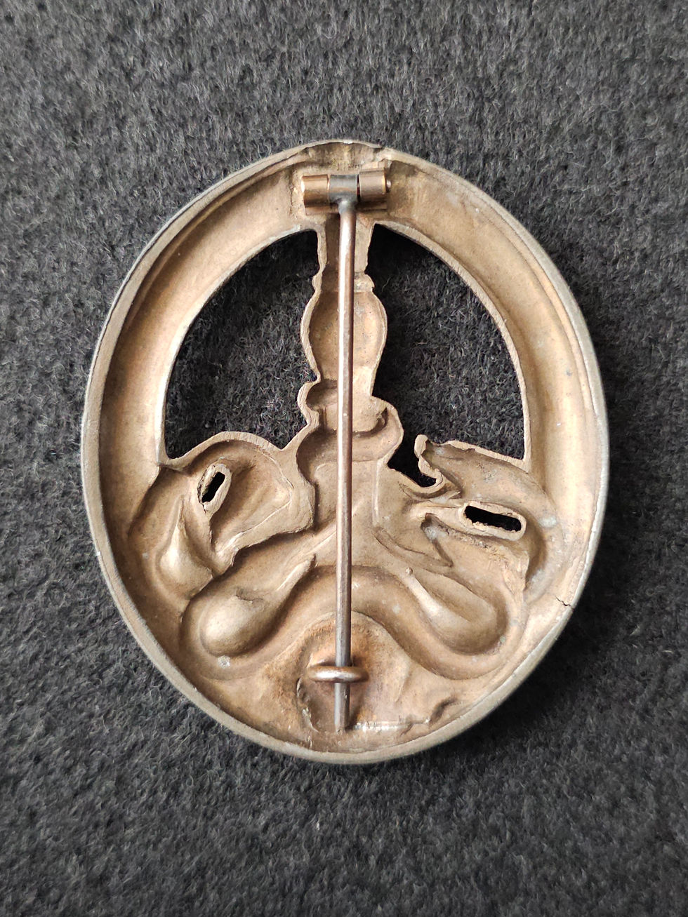Thumbnail: Anti partisan badge by C.E. Juncker in bronze.