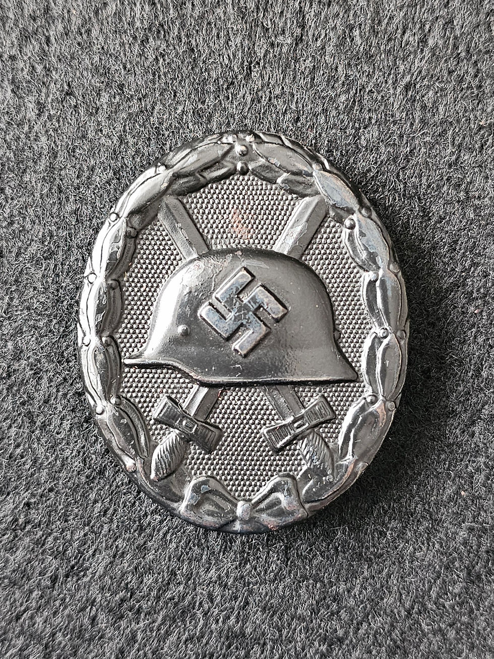 Wound badge in black by Foerster & Barth "L/21"