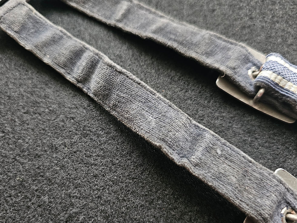 Thumbnail: 2nd Model Luftwaffe Dagger Hangers