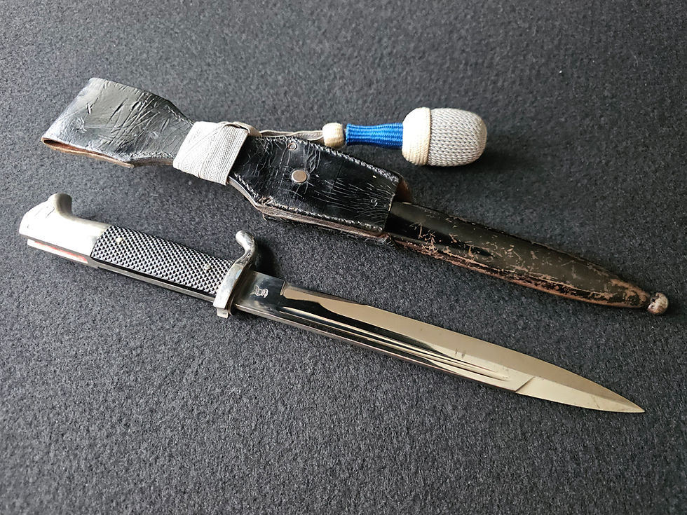 Thumbnail: A short KS 98 Bayonet by Emil Voos. 