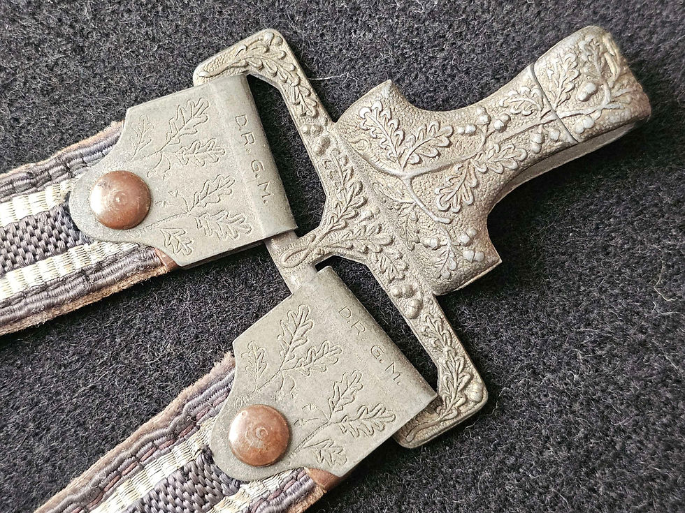 Thumbnail: 2nd Model deluxe Luftwaffe Dagger Hangers