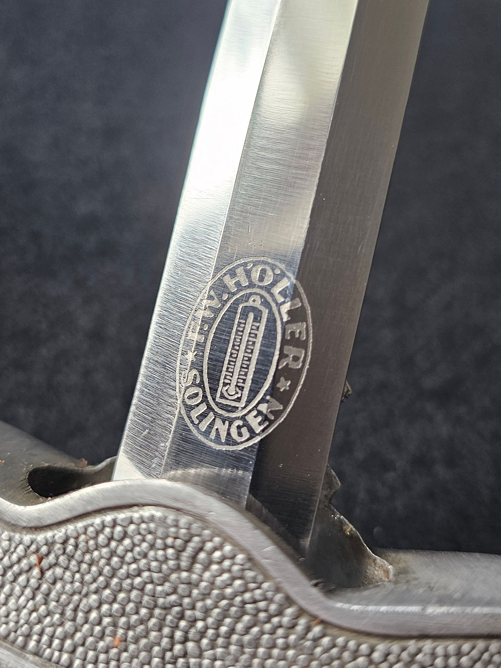 Thumbnail: 2nd Model Luftwaffe Dagger by F.W.Höller.