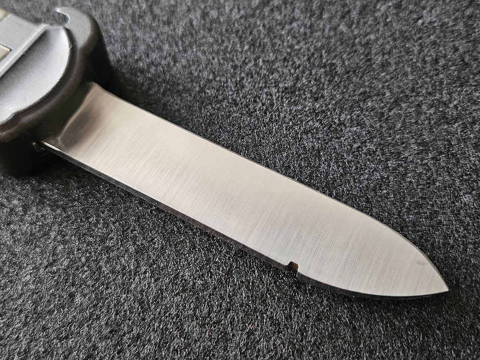Thumbnail: German pilot and paratrooper gravity knife by C.Eickhorn.