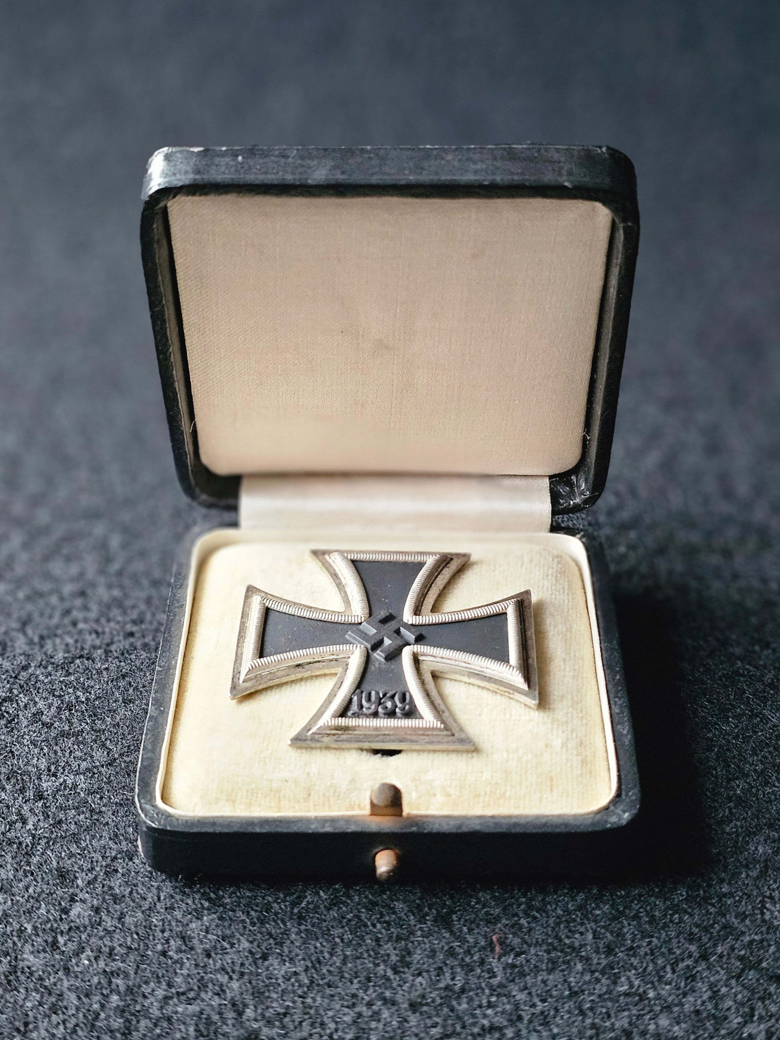 Iron cross 1st class by Klein & Quenzer "65" in Box.

